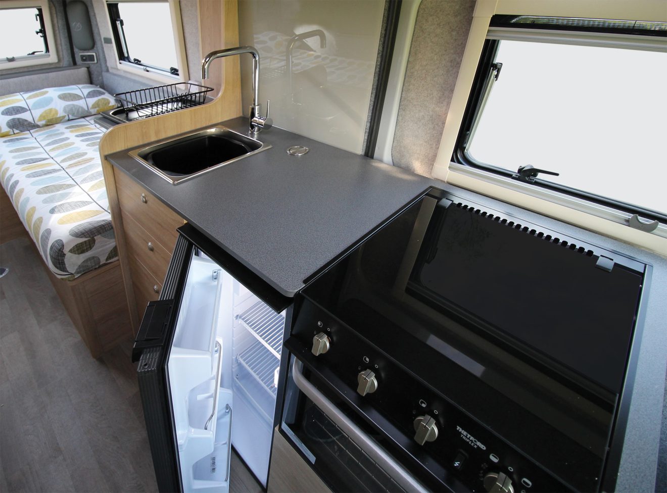 The kitchen with full oven and fridge/freezer.